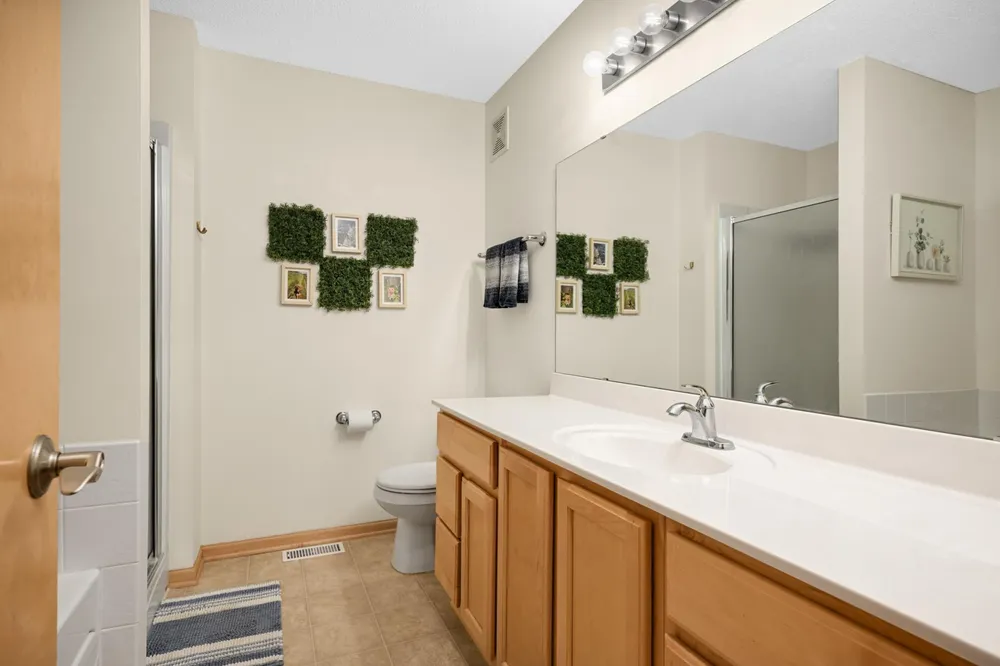 8173 Darcy Ln, Inver Grove Heights, MN 55076-3832