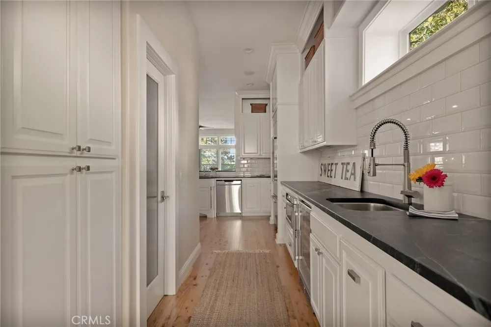 26385 Walnut Hills Dr, Lake Arrowhead, CA 92352