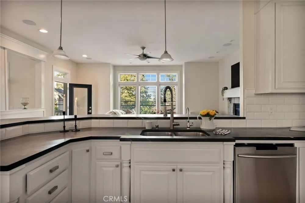 26385 Walnut Hills Dr, Lake Arrowhead, CA 92352