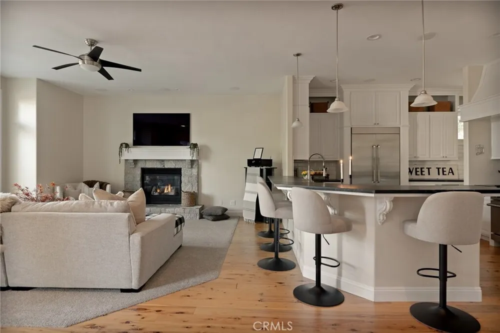 26385 Walnut Hills Dr, Lake Arrowhead, CA 92352
