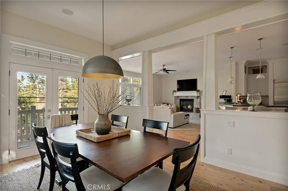26385 Walnut Hills Dr, Lake Arrowhead, CA 92352