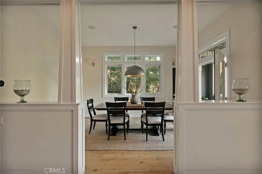 26385 Walnut Hills Dr, Lake Arrowhead, CA 92352