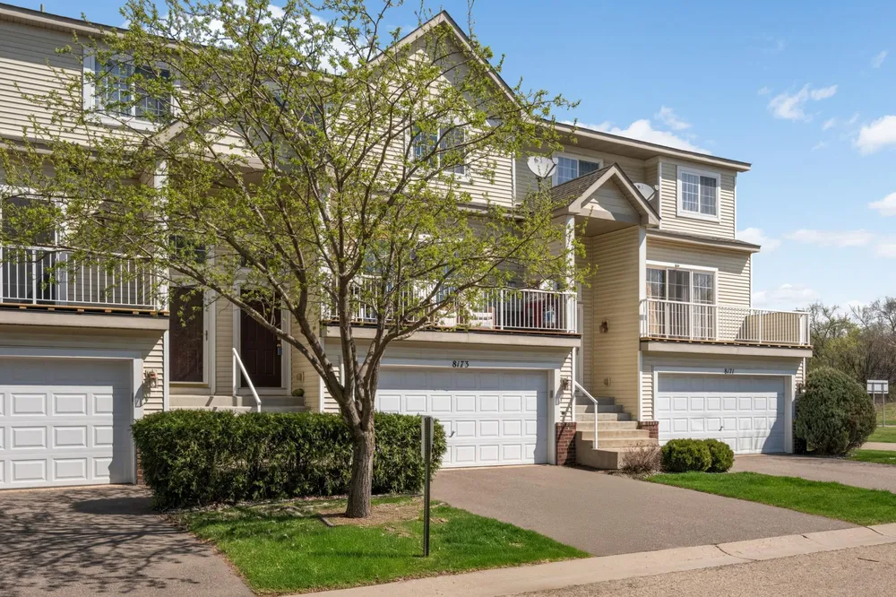 8173 Darcy Ln, Inver Grove Heights, MN 55076-3832