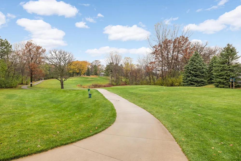 8173 Darcy Ln, Inver Grove Heights, MN 55076-3832