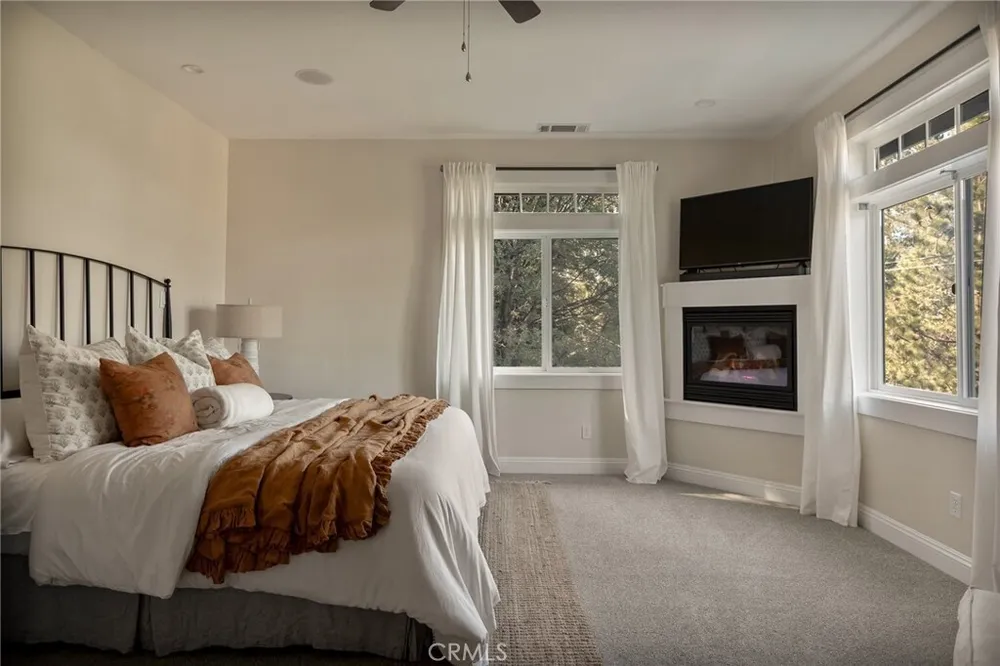 26385 Walnut Hills Dr, Lake Arrowhead, CA 92352