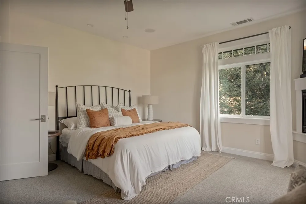 26385 Walnut Hills Dr, Lake Arrowhead, CA 92352