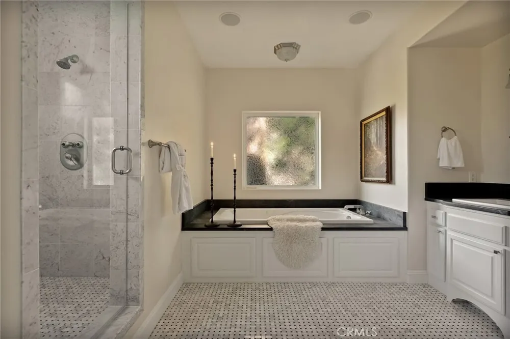 26385 Walnut Hills Dr, Lake Arrowhead, CA 92352