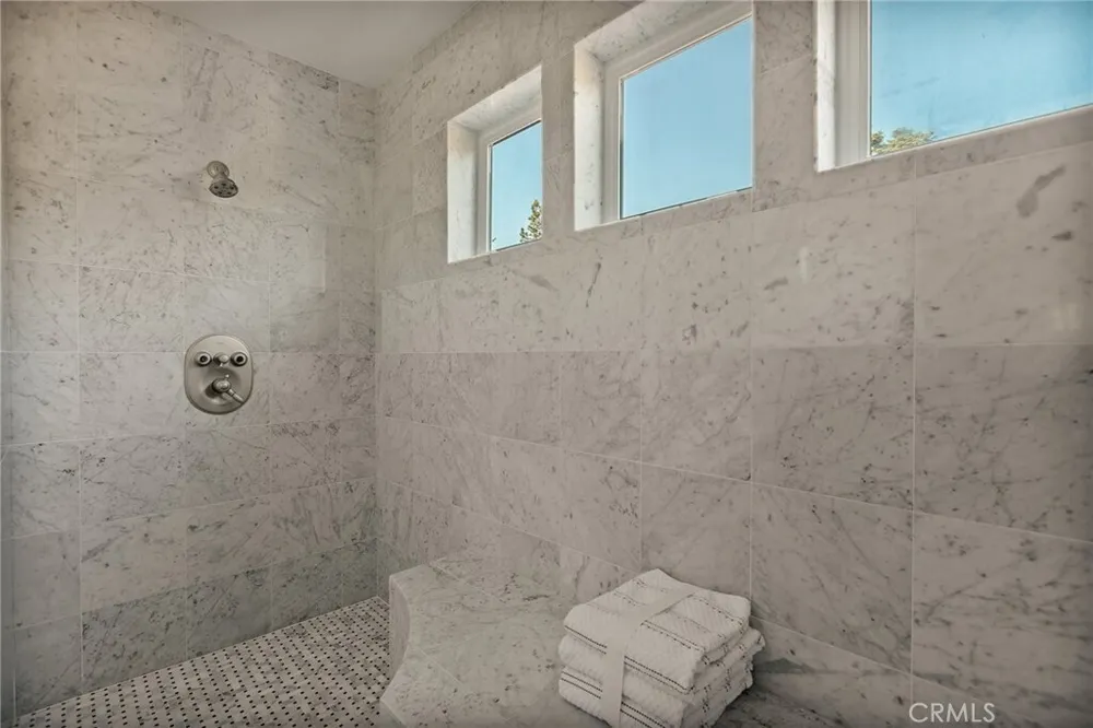 26385 Walnut Hills Dr, Lake Arrowhead, CA 92352