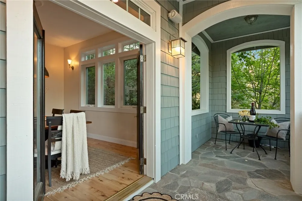 26385 Walnut Hills Dr, Lake Arrowhead, CA 92352