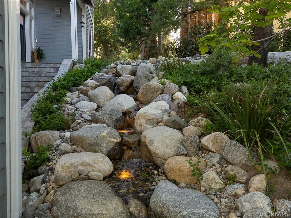 26385 Walnut Hills Dr, Lake Arrowhead, CA 92352