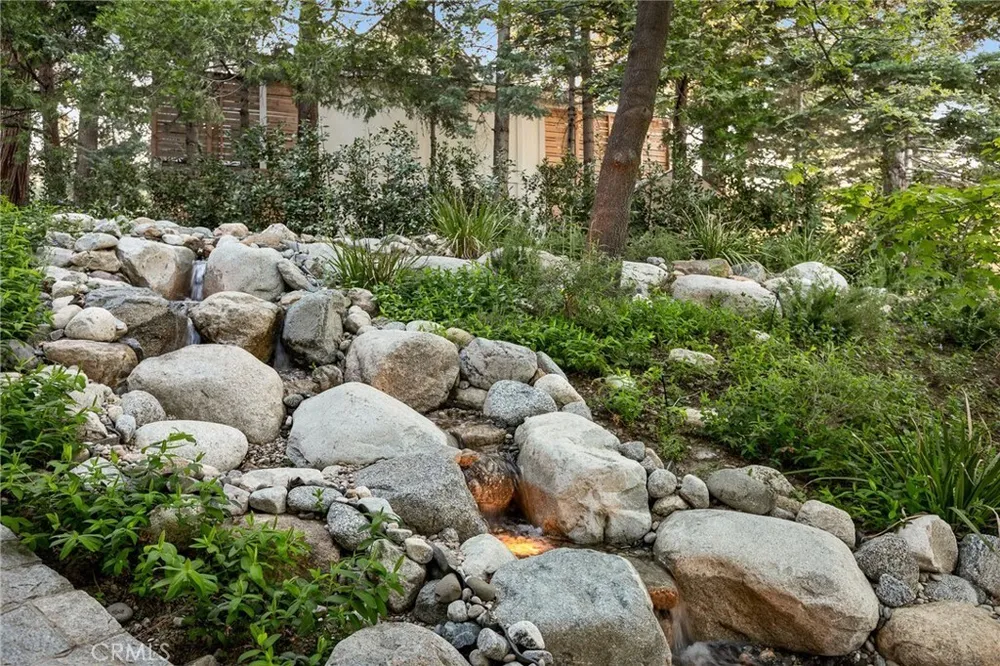 26385 Walnut Hills Dr, Lake Arrowhead, CA 92352