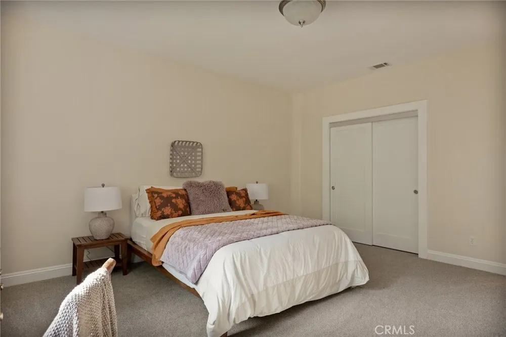 26385 Walnut Hills Dr, Lake Arrowhead, CA 92352