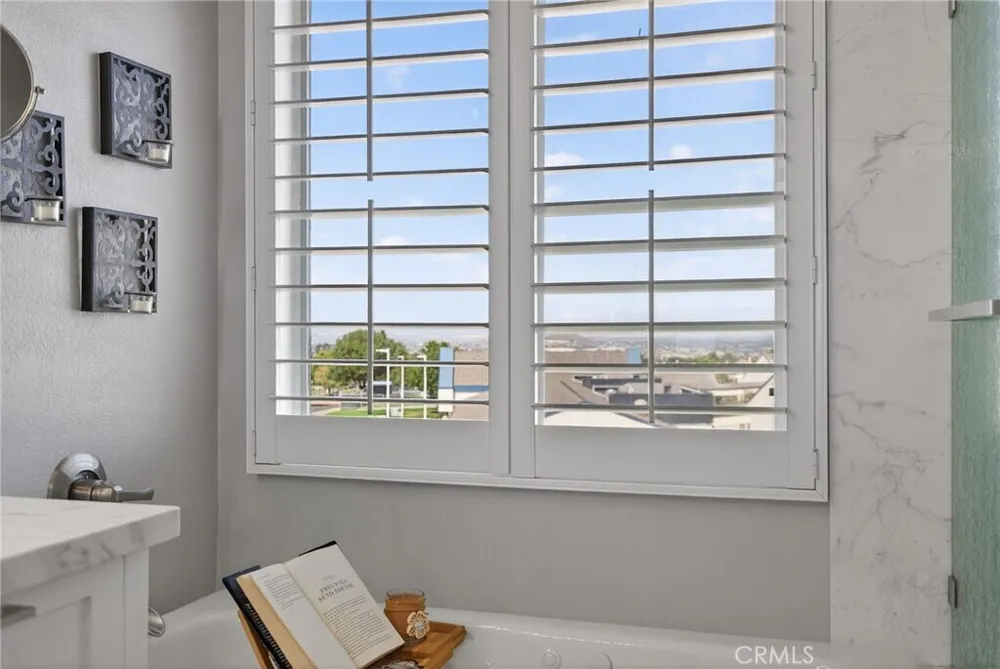 879 Derby St, Corona, CA 92882