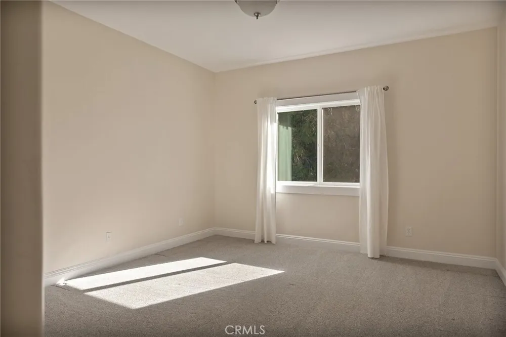 26385 Walnut Hills Dr, Lake Arrowhead, CA 92352