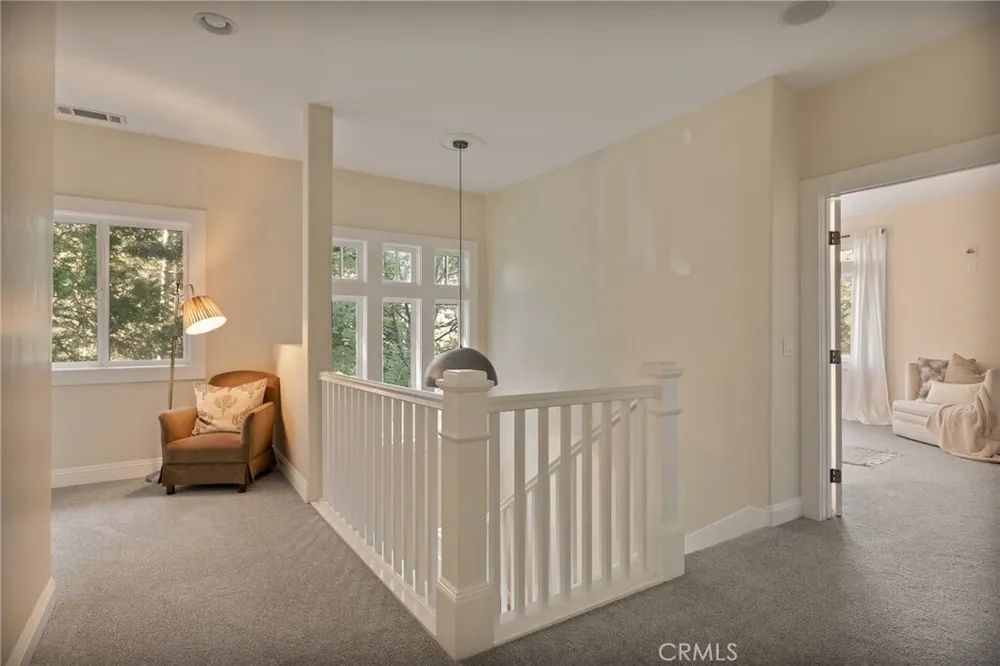 26385 Walnut Hills Dr, Lake Arrowhead, CA 92352