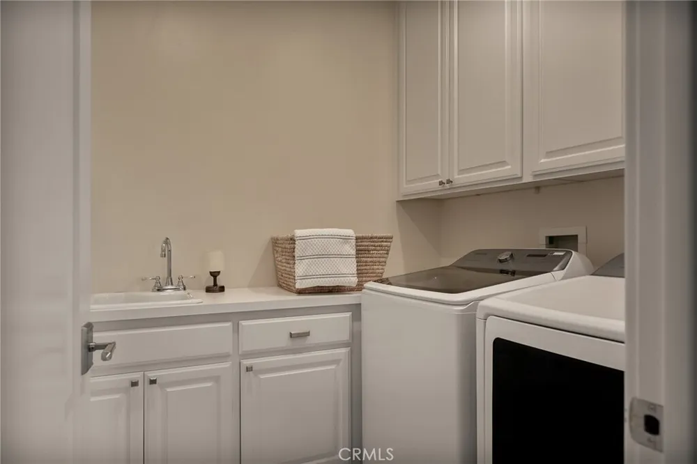 26385 Walnut Hills Dr, Lake Arrowhead, CA 92352