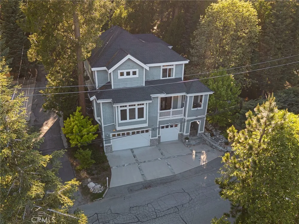 26385 Walnut Hills Dr, Lake Arrowhead, CA 92352