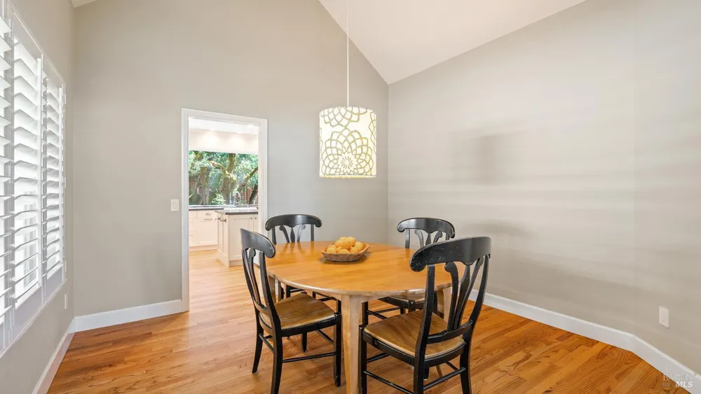 336 Jessie Ct, Windsor, CA 95492
