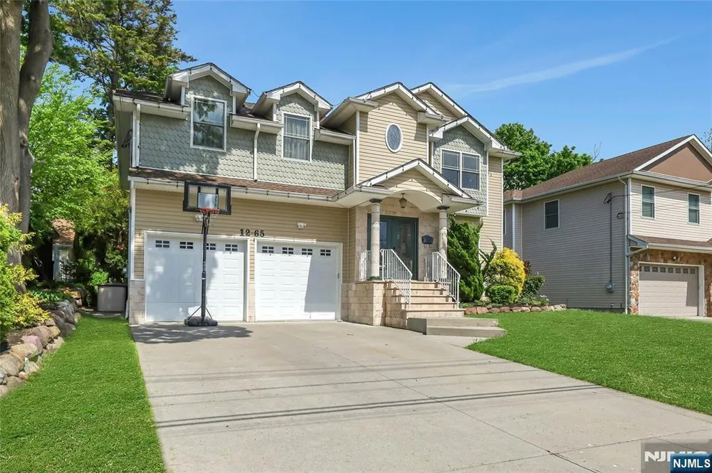 12-65 Burbank Street, Fair Lawn, NJ 07410