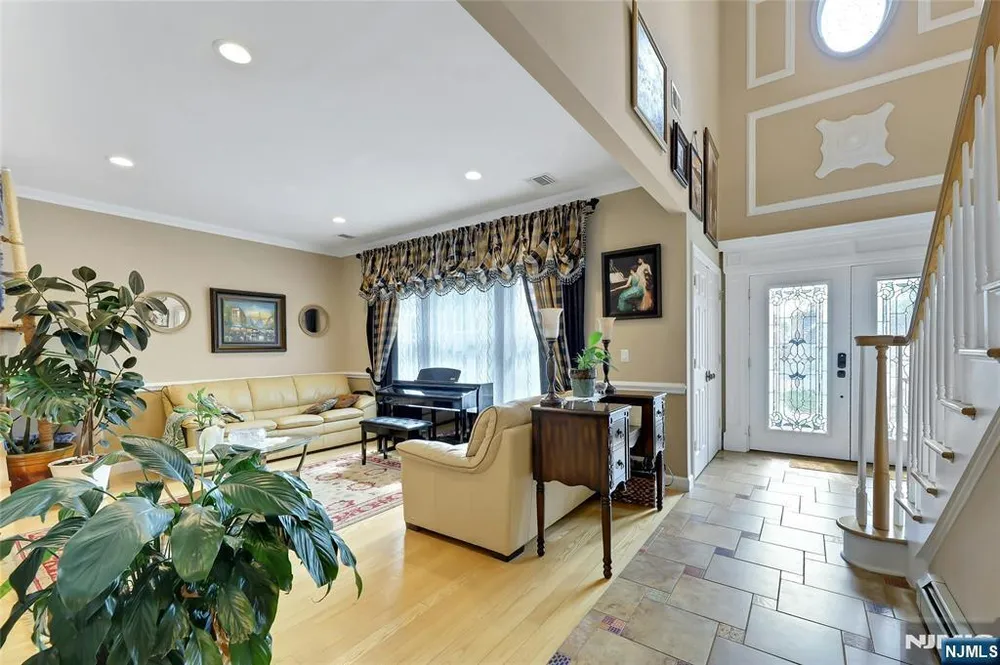 12-65 Burbank Street, Fair Lawn, NJ 07410