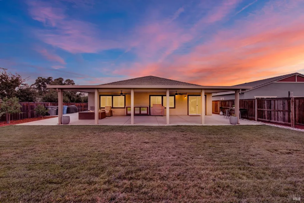 970 Camelia Dr, Dixon, CA 95620