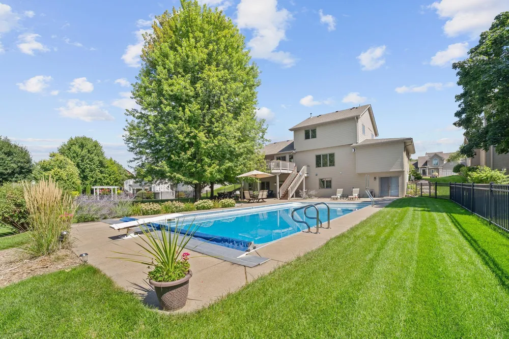 11239 Apennine Way, Inver Grove Heights, MN 55077