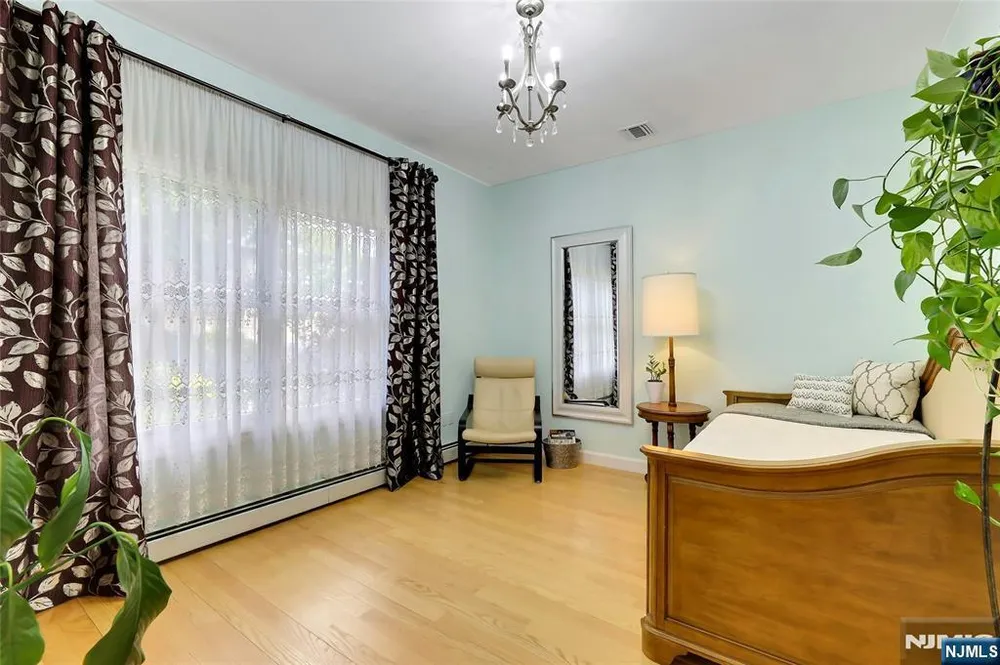12-65 Burbank Street, Fair Lawn, NJ 07410