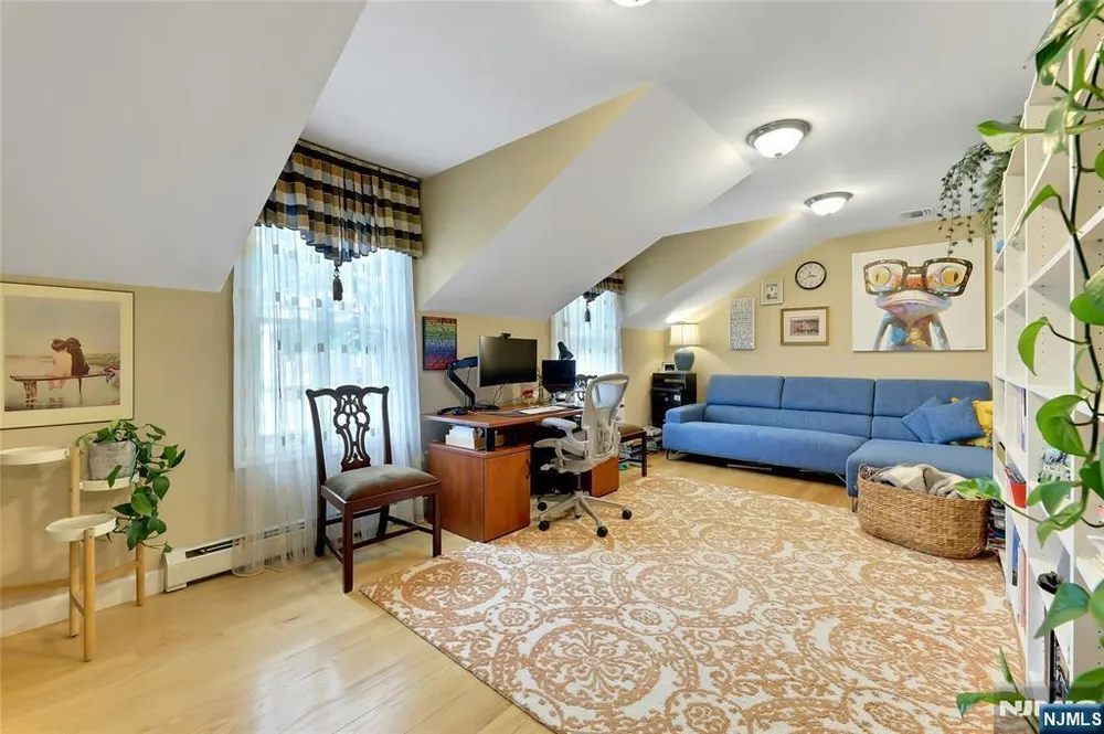 12-65 Burbank Street, Fair Lawn, NJ 07410