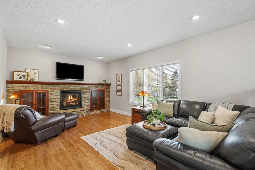 11239 Apennine Way, Inver Grove Heights, MN 55077