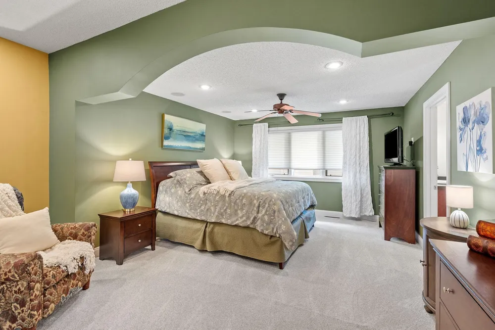 11239 Apennine Way, Inver Grove Heights, MN 55077