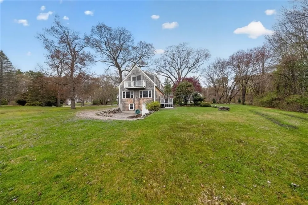 87 Ward St, Hingham, MA 02043