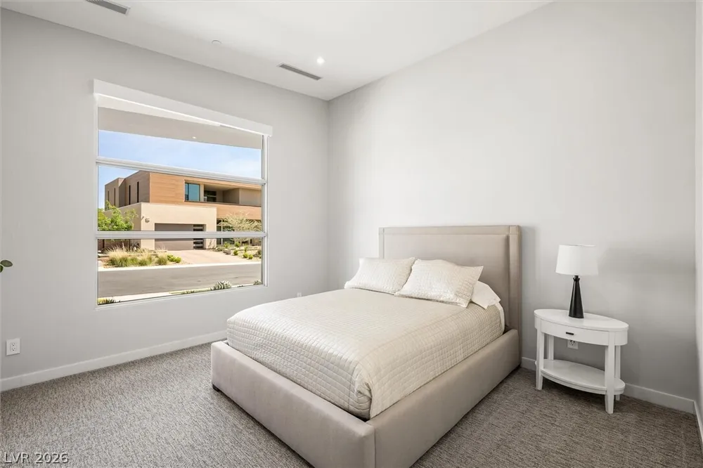 11 Hawkeye Ln, Las Vegas, NV 89135-7929
