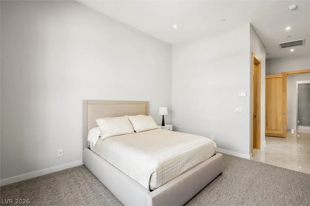11 Hawkeye Ln, Las Vegas, NV 89135-7929