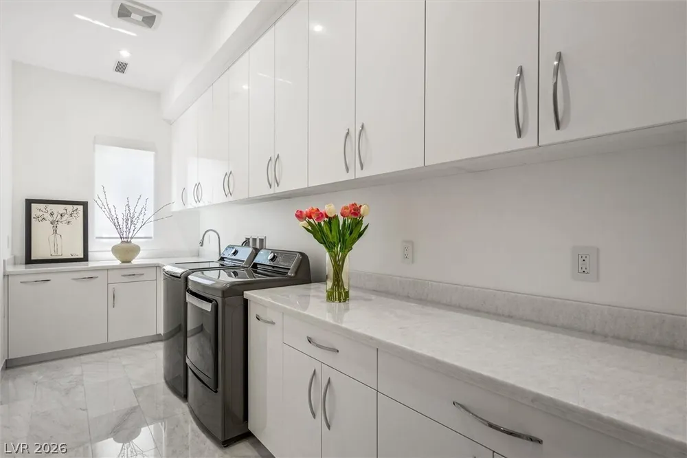 11 Hawkeye Ln, Las Vegas, NV 89135-7929