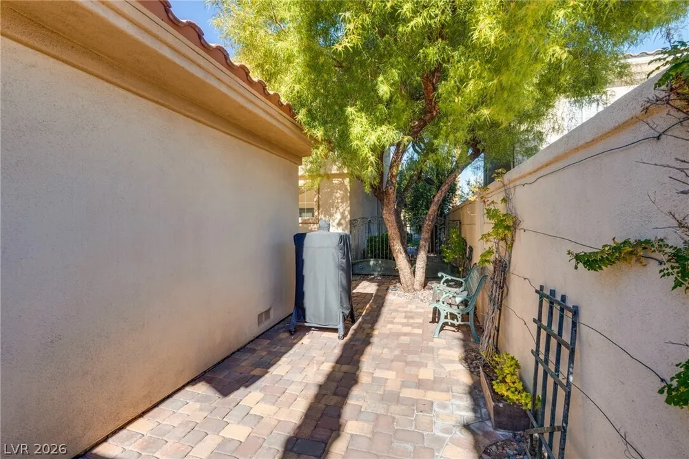 8416 Paseo Vista Dr, Las Vegas, NV 89128