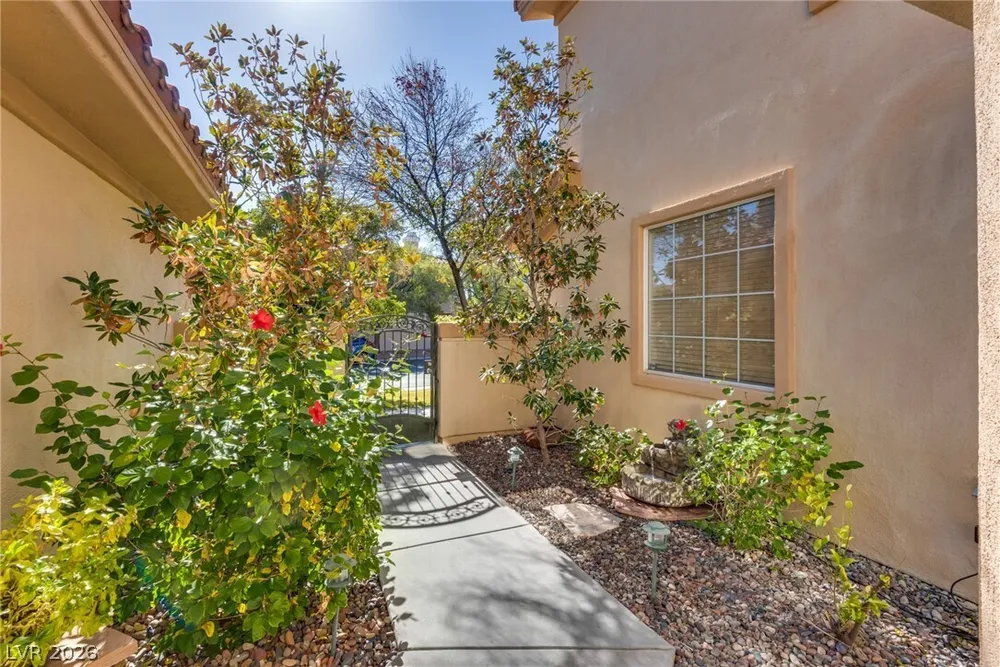 8416 Paseo Vista Dr, Las Vegas, NV 89128