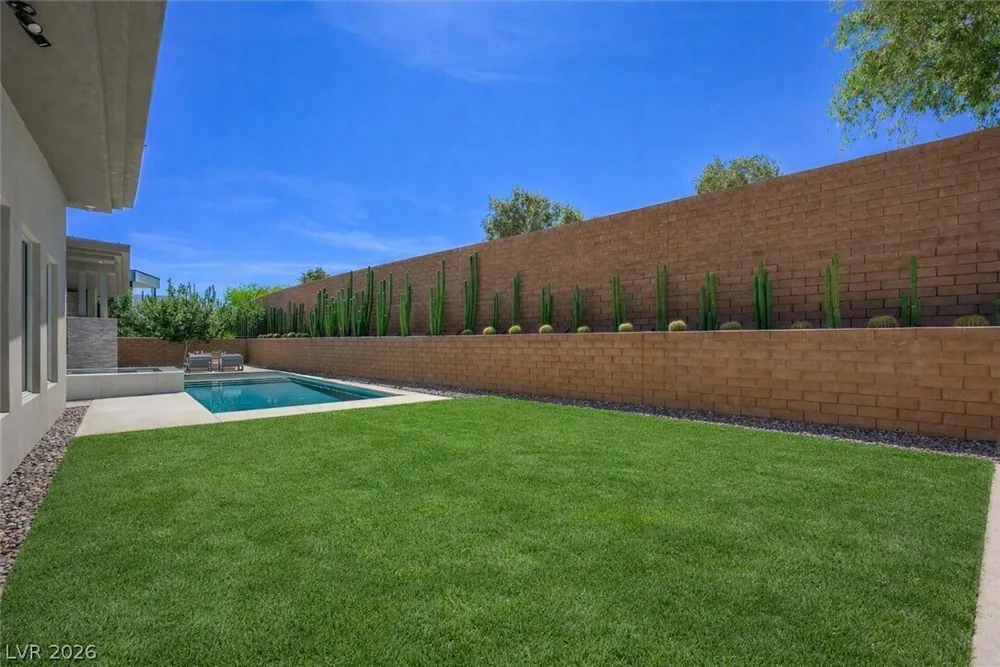 11 Hawkeye Ln, Las Vegas, NV 89135-7929