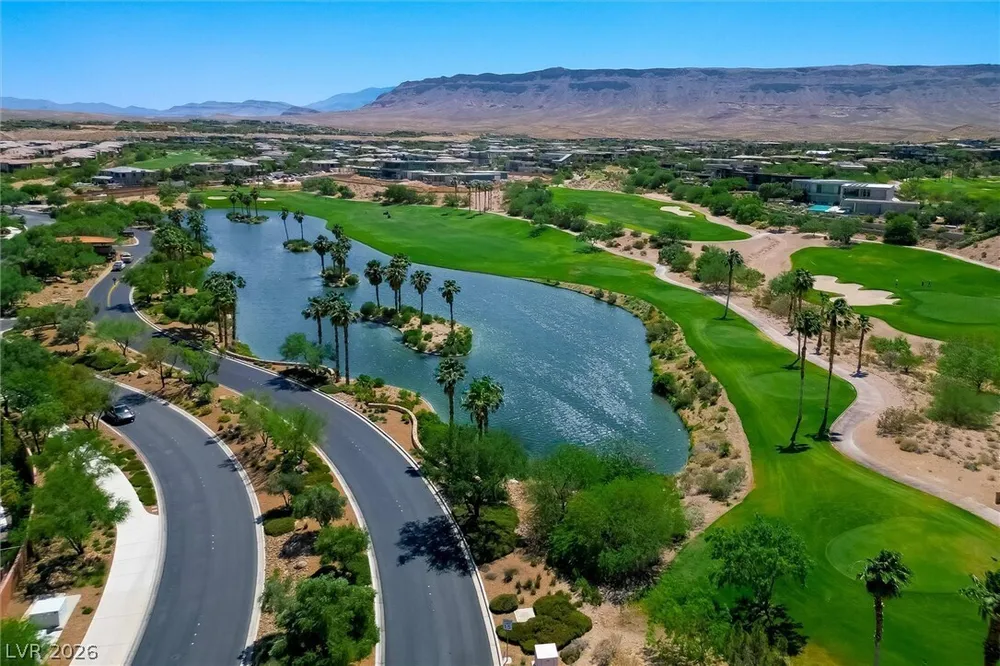 11 Hawkeye Ln, Las Vegas, NV 89135-7929