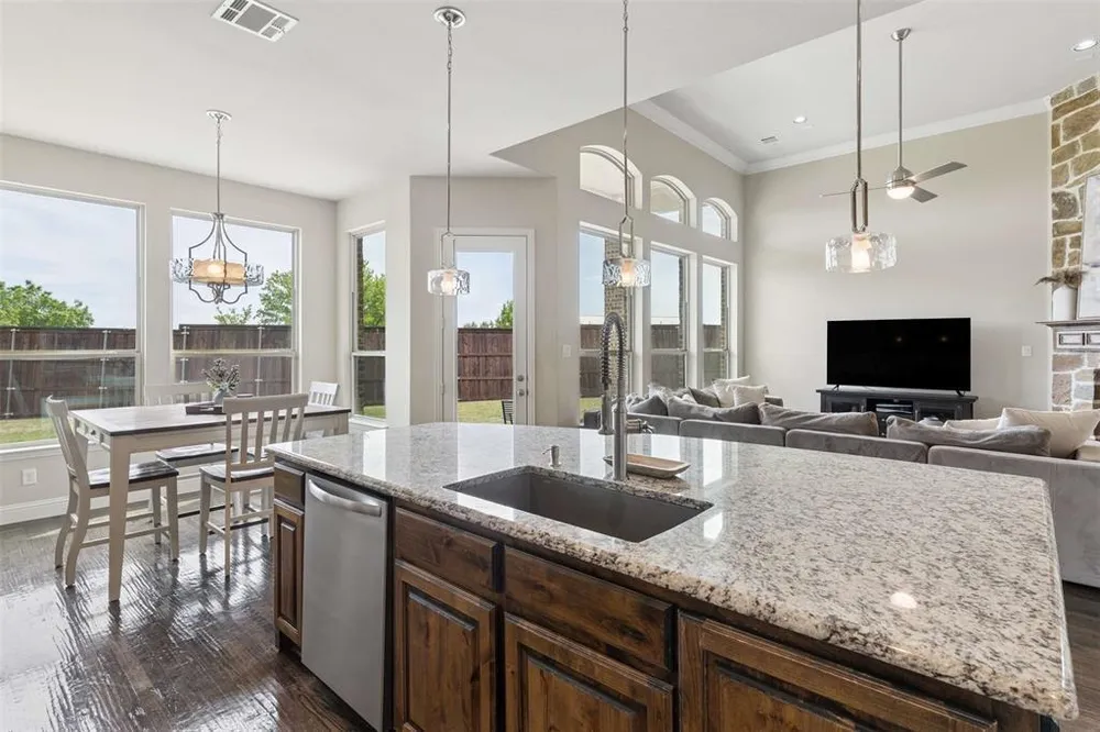 2689 Forest Breeze Dr, Frisco, TX 75034