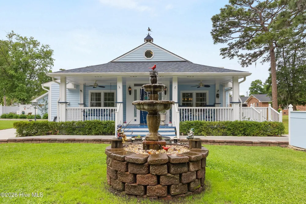 1988 W Lake Shore Dr, Wilmington, NC 28401