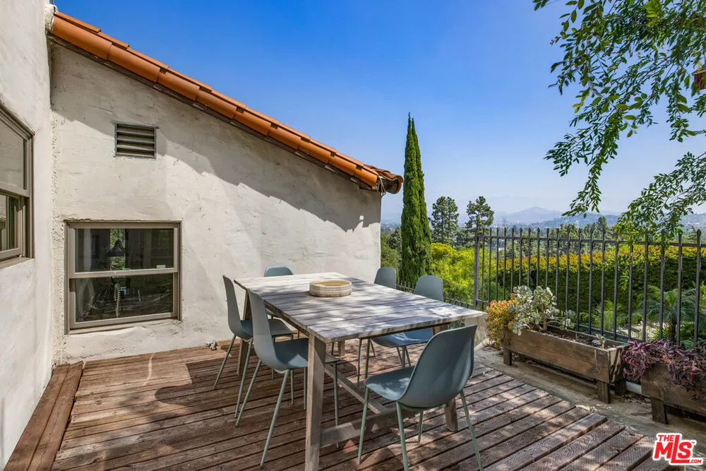 3700 Arbolada Rd, Los Feliz, CA 90027