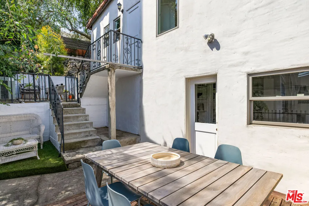 3700 Arbolada Rd, Los Feliz, CA 90027