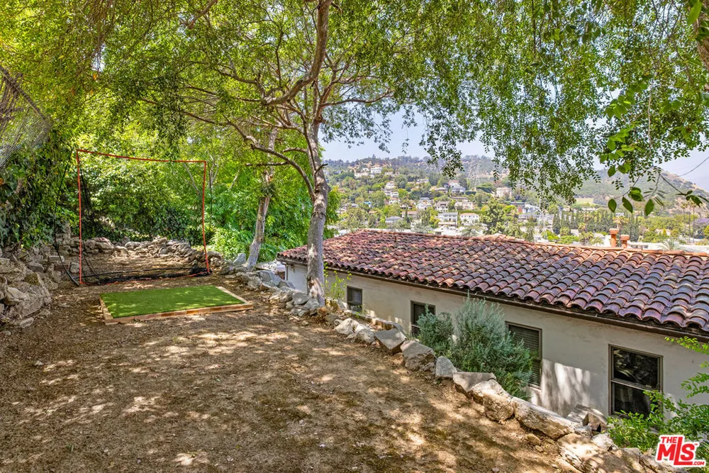 3700 Arbolada Rd, Los Feliz, CA 90027