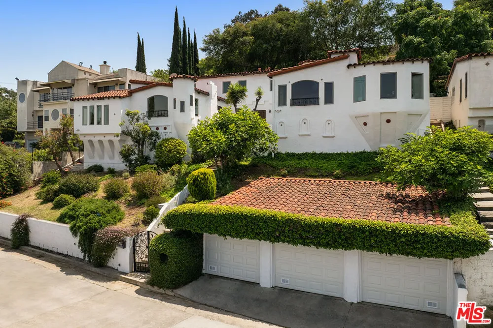 3700 Arbolada Rd, Los Feliz, CA 90027