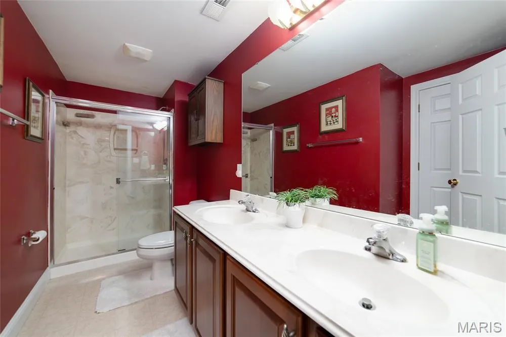 1156 Hollow Valley Ct, St Charles, MO 63304