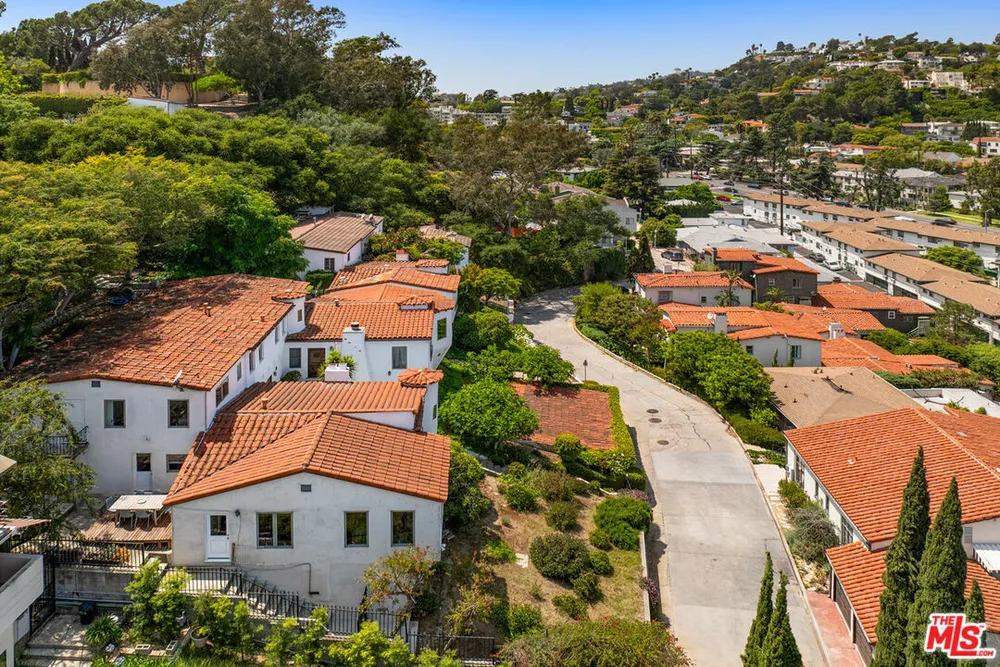 3700 Arbolada Rd, Los Feliz, CA 90027