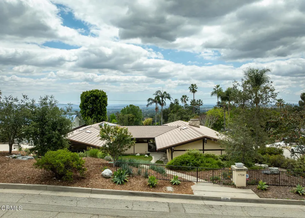 1724 E Loma Alta Dr, Altadena, CA 91001