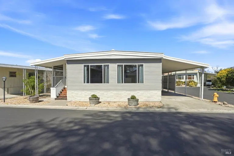 59 Colonial Park Dr, Santa Rosa, CA 95403-1140