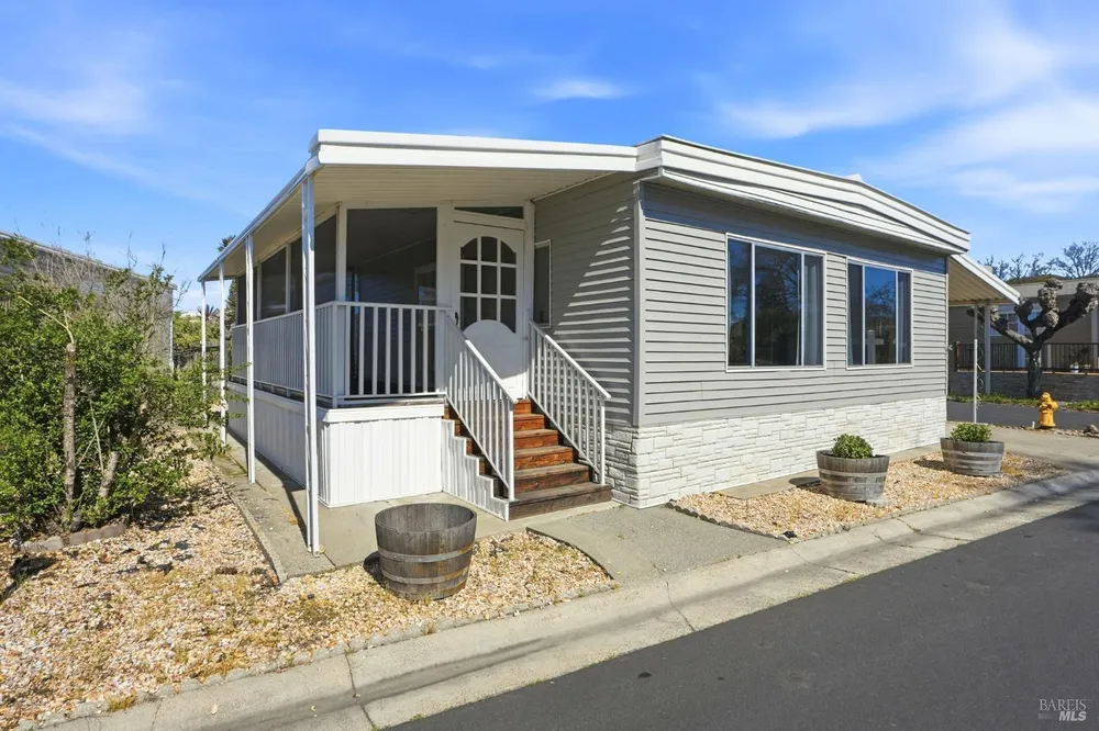 59 Colonial Park Dr, Santa Rosa, CA 95403-1140