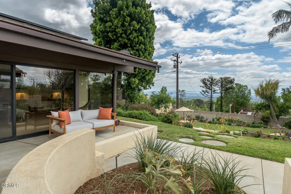 1724 E Loma Alta Dr, Altadena, CA 91001